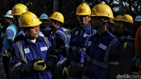 PLN juga akan menyiagakan ratusan personel dan mitranya selama 24 jam penuh di 17 lokasi control center demi menjaga kelancaran pasokan listrik selama malam misa Natal di 200 gereja sedang dan 2 gereja besar di Jakarta.  