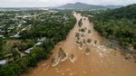 Banjir Bikin Bandara Terendam hingga Jalan Terbelah di Australia