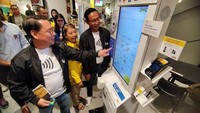 Mandiri Contactless menawarkan 3 fitur yaitu Mandiri Debit Contactless, Mandiri Kartu Kredit Contactless serta Livin Tap To Pay.  