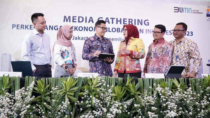 Bank Mandiri Proyeksikan Pertumbuhan Ekonomi RI 5,06% di 2024 Bank mandiri memproyeksikan pertumbuhan ekonomi Indonesia akan mencapai 5,04% di 2023. Hal itu disampaikan dalam Media Gathering di Jakarta.