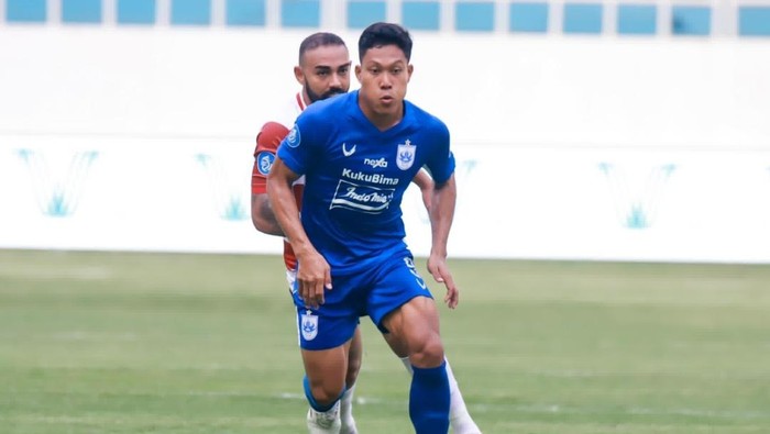 Bek PSIS Semarang, Wahyu Prast kembali mendapat panggilan Timnas Indonesia untuk Piala Asia 2024.