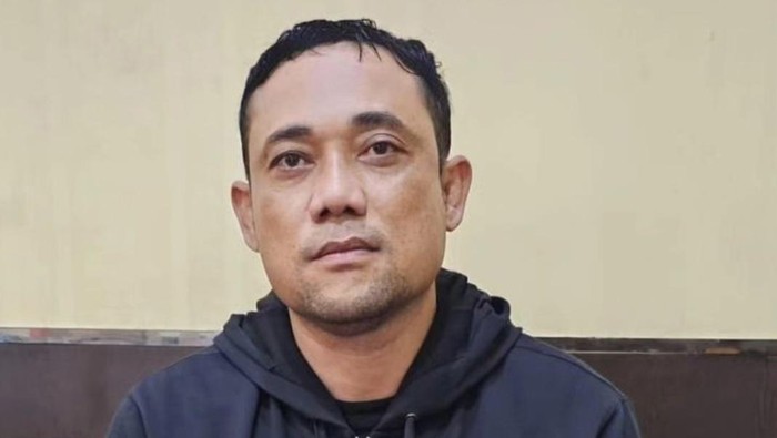 Oknum polisi yang ancam pemobil pakai sajam di Palembang ngaku khilaf dan minta maaf.