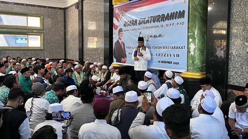 Capres Anies Baswedan saat memberi sambutan di Pondok Pesantren Al-Aziziyah, Lombok Barat, Nusa Tenggara Bara, pada Selasa (19/12/2023).