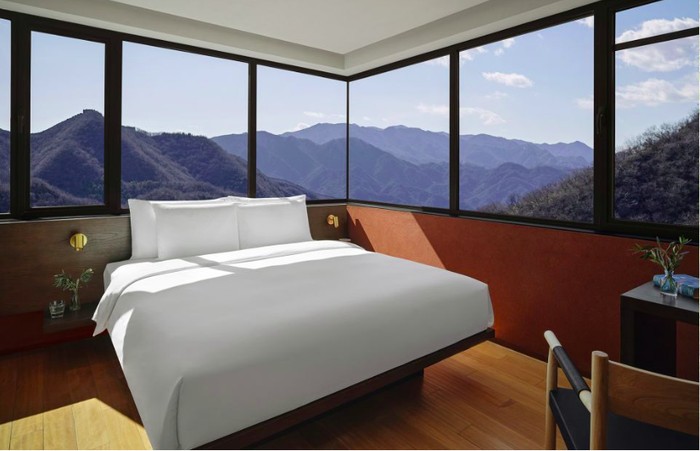 Commune by the Great Wall