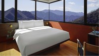 Traveler yang mau menikmati Great Wall China rasa privat, cobalah menginap di hotel ini. Harga kamar single dengan kasur King mulai dari Yuan 1.245 atau sekitar Rp 2,7 jutaan per malam. (Hyatt)