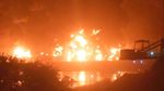 Duar! Kilang Minyak di Guinea Meledak dan Terbakar