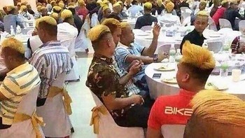 Wajib hadir dengan potongan dan warna rambut yang sama. Foto: Boredpanda