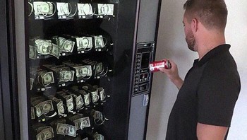Vending machine dolar. Foto: Boredpanda