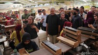 Berkaca dari kondisi itu, Ganjar mengatakan rel kebijakan terkait tembakau tidak bisa dilihat dari satu sudut saja, semisal hanya soal kampanye kesehatan.