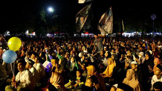 Hadrah kolosal bersama Ustadz Das'ad Latif dengan Selawat di Puncak HUT Banyuwangi