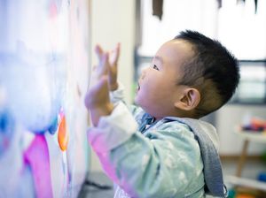 Studi: Bayi yang Terpapar Televisi Bisa Punya Gangguan Ini