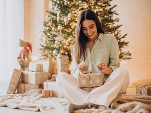 8 Produk yang Cocok Jadi Kado Natal untuk Perempuan, Murah Tapi Berkesan