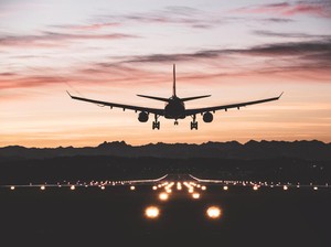 Jet Pribadi Bawa 8 Orang Terbakar Saat Lepas Landas di Maine AS