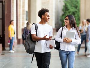 Ingin Kuliah di Luar Negeri? Begini Tips Jaga Kesehatan Mental untuk Perantau