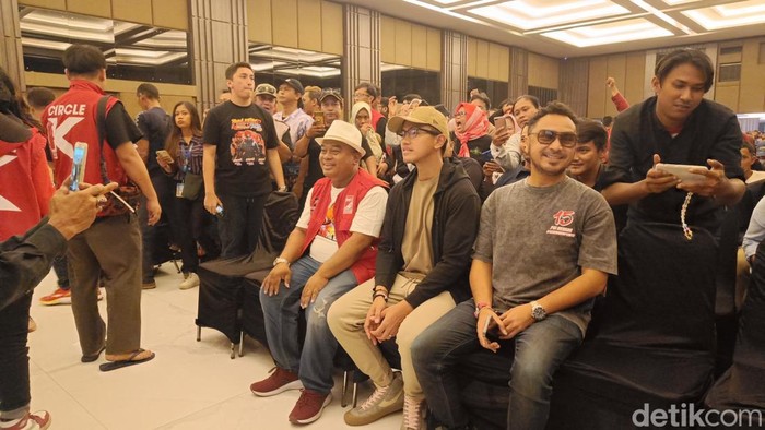 Kaesang Pangarep bertemu relawan Bumi Ngapak di Purwokerto, Jawa Tengah, Selasa (19/12/2023).