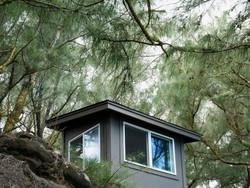 Bunker Perlindungan Zuckerberg Diperluas, Misterius dan Dekat Kuburan