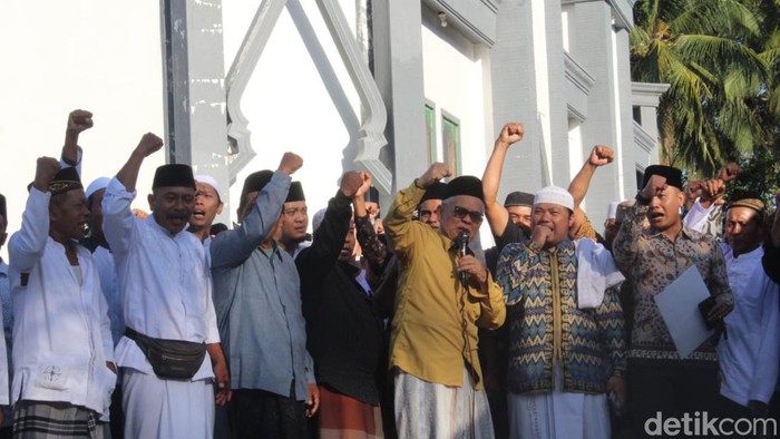 Kiai kampung bersama Relawan Pemuda Prabowo Gibran komitmen menangkan pasangan capres-cawapres 02 dalam 1 putaran.