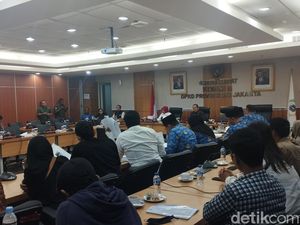 Legislator Mediasi Pedagang Kena Penertiban di Jaksel, Minta Ada Tempat Layak