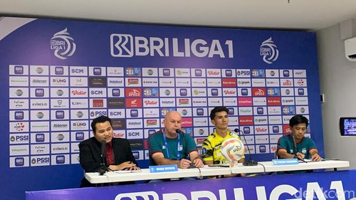 Konderensi pers Persib Bandung usai laga melawan Bali United, Senin malam (18/12/2023) di Gianyar. (Siti Mu’amalah)