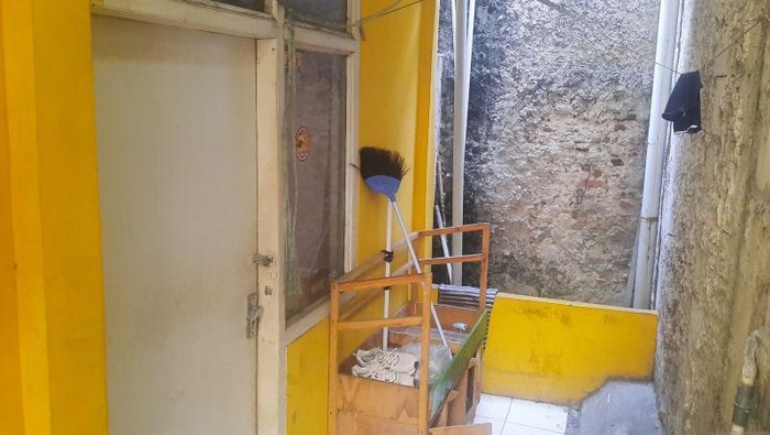 Kontrakan terduga teroris di Gelam Jaya, Pasar Kemis, Kabupaten Tanerang, Banten digeledah Densus 88. (ANTARA/Azmi Samsul Maarif)