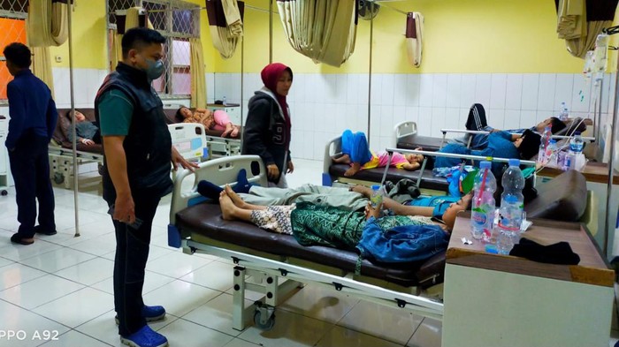 korban keracunan makanan dirawat di puskesmas