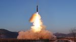 Lagi, Kim Jong Un Pantau Peluncuran Rudal Antarbenua Hwasong-18