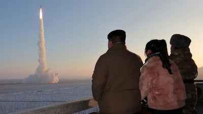 Lagi, Kim Jong Un Pantau Peluncuran Rudal Antarbenua Hwasong-18