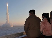 Lagi, Kim Jong Un Pantau Peluncuran Rudal Antarbenua Hwasong-18