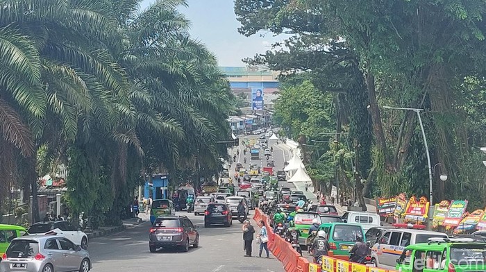 Lalu lintas di Jembatan Otista, Bogor (Muchamad Sholihin/detikcom)