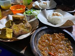 Nikmatnya Penyetan ala Sunda dengan Berbagai Macam Sambal di Surabaya