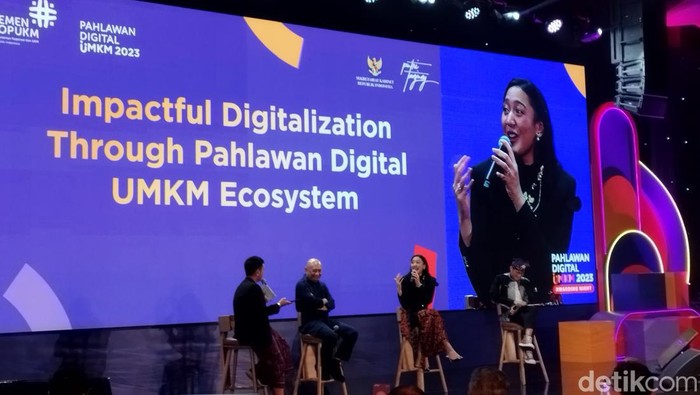 Menkop UKM Teten Masduki- Putri Tanjung