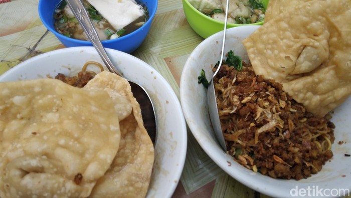 Mie Yamin Mas Bewok di Jalan Pekalangan Kota Cirebon.