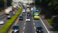 Kendaraan tersebut bergerak keluar Jakarta melalui empat gerbang utama, yakni Gerbang Tol (GT) Cikupa Merak, GT Ciawi, GT Kalitama Bandung, dan GT Cikatama Trans Jawa.