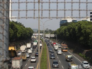 Bakal Ada One Way Tol Japek saat Puncak Nataru? Korlantas Jawab Begini