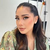 Penampilan pangling Nagita Slavina itu pun jadi sorotan. Sejumlah netizen menyebut Gigi mirip Tasya Farasya, Titi DJ hingga Ivan Gunawan. Jadi mirip Tasya.. Nagita Farasya Khan ini, tulis netizen. Mirip ivan gunawan, sambut netizen lain. Tadi kirain titi dj, komentar lainnya.  Foto: dok. Instagram/@tasyafarasya