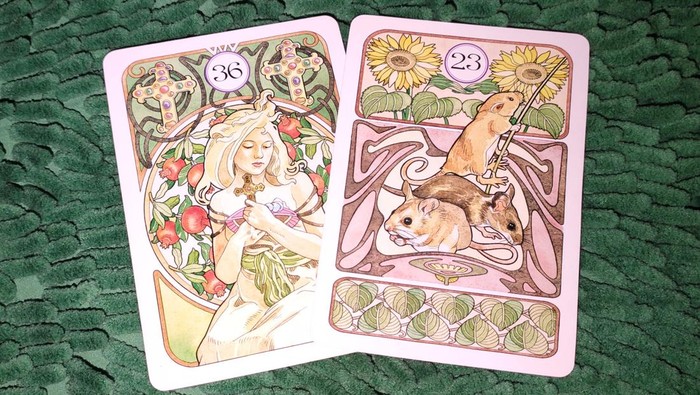 Pembacaan Kartu Tarot Sutriyah.