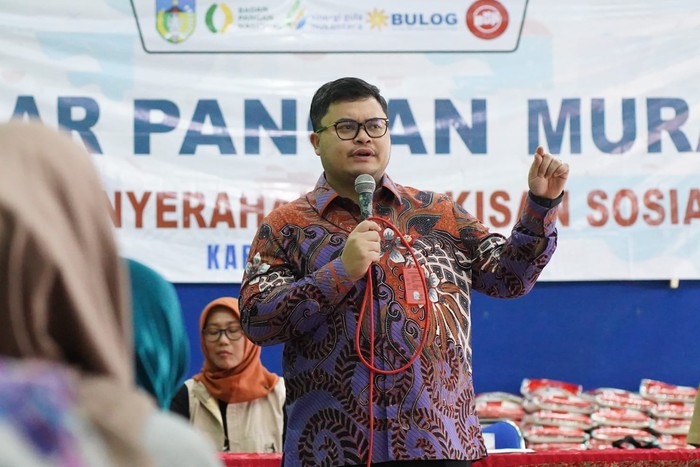 Pemerintah Kabupaten Kediri menyikapi kenaikan harga bahan pokok di pasaran dengan mengadakan pangan murah dan penyerahan bingkisan sosial