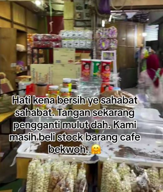 Pengunjung kafe rating buruk karena tak terima harga teh panas yang mahal