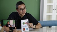 Aktif di blogger sejak lama, akhirnya Henry Manampiring berani menerbitkan buku non-fiksi. Buku ketiganya The Alpha Girls Guide pun menjadi mega bestseller sampai sekarang.  Foto: Tripa Ramadhan/ detikcom