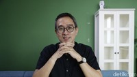 Henry Manampiring juga mengisahkan perjalanan panjangnya dalam menulis hingga sukses dikenal sebagai penulis kenamaan Indonesia.  Foto: Tripa Ramadhan/ detikcom