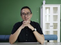Henry Manampiring: Jangan Menulis Buku yang Sempurna!