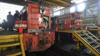 Perawatan rutin serta kebersihan kereta api di Depo lokomotif dan kereta Divre IV Tanjungkarang pun dilakukan perawatan menyeluruh. ANTARA FOTO/Ardiansyah