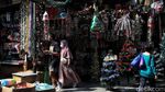Pernak-pernik Natal Mulai Marak Dijual di Pasar Asemka