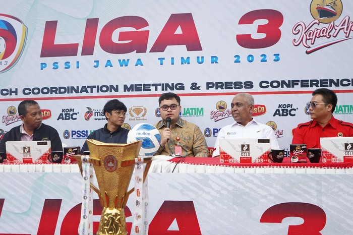 Persatuan Sepak Bola Kediri Kabupaten (Persedikab) Kediri kembali meniti karir dengan mengikuti Liga 3 Jawa Timur.
