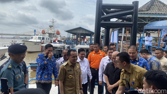 Pj Gubernur Sumsel Agus Fatoni meninjau Pelabuhan Boom Baru Palembang