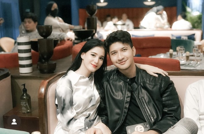 Melansir detikhot, gugatan cerai terhadap Aditya Zoni itu telah didaftarkan di Pengadilan Agama Cibinong pada tanggal 8 Mei oleh kuasa hukum Yasmine Ow. Persidangan pertama keduanya akan digelar pada 22 Mei 2024. Foto: Instagram @real_aditya1