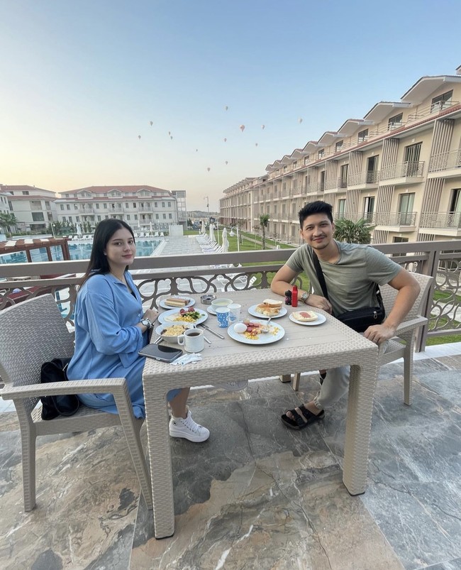 Di dalam gugatan tersebut dijelaskan alasan Yasmine Ow mengajukan gugatan cerai. Salah satunya karena perselisihan rumah tangga yang sudah muncul sejak tahun 2022. Foto: Instagram @real_aditya1