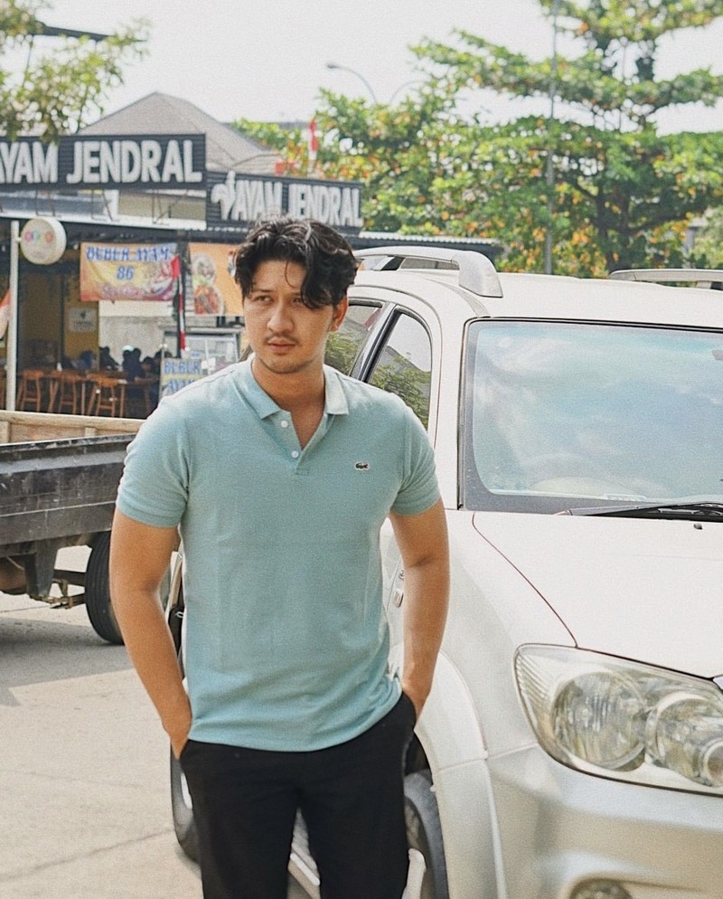 Potret Aditya Zoni, Adik Ammar Zoni Saat Makan Bersama Istri hingga Ngopi