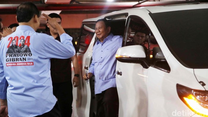 Prabowo Hadiri Acara Bareng Relawan Tionghoa Prabowo Subianto menghadiri acara kelompok relawan Aliansi Tionghoa Indonesia di Jakarta Utara. Acara itu digelar di Mangga Dua Square, Jakarta.