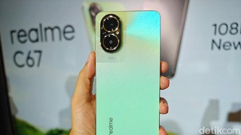 Ini Realme C67 warna Sunny Oasis. Warna hijau cerah bagaikan oasis yang ditaburi sinar Matahari memberikan kesan energi positif dan harapan. Foto: Adi Fida Rahman/detikINET